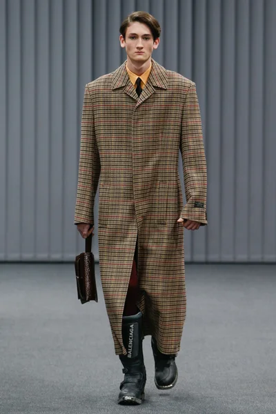 Look 7